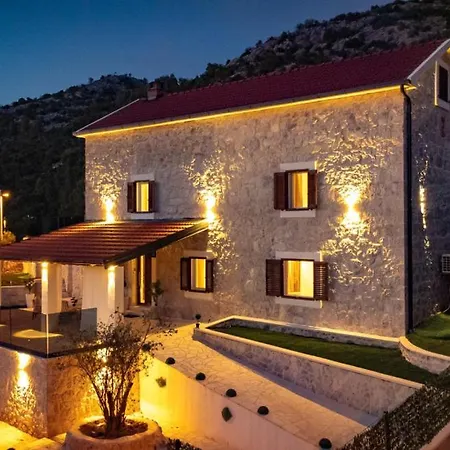 Marina Neretva By Guide Vila *